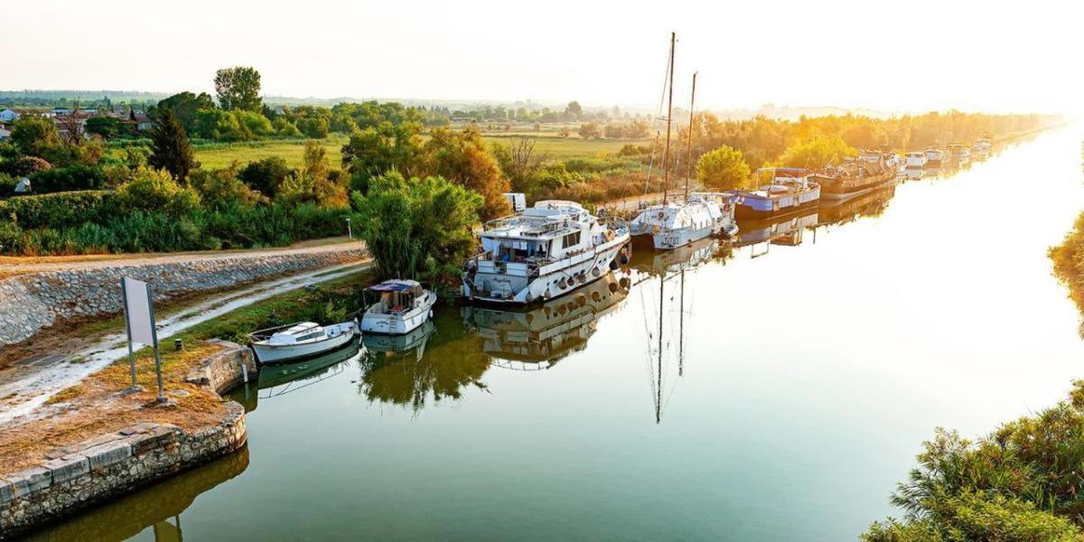 Bord Du Canal Du Rhone A Sete Sur "Cesar" Vauvert Bagian luar foto