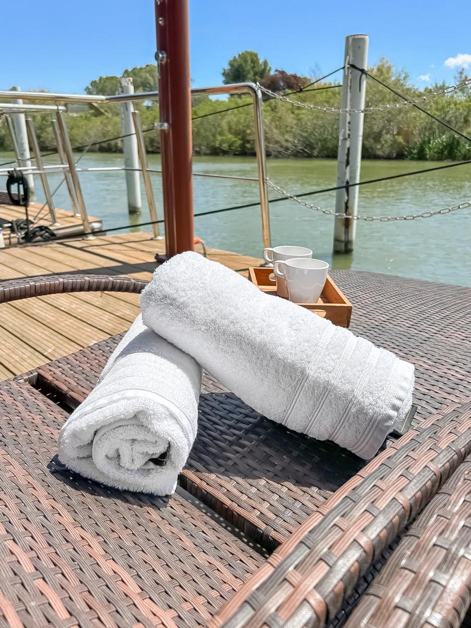 Bord Du Canal Du Rhone A Sete Sur "Cesar" Vauvert Bagian luar foto