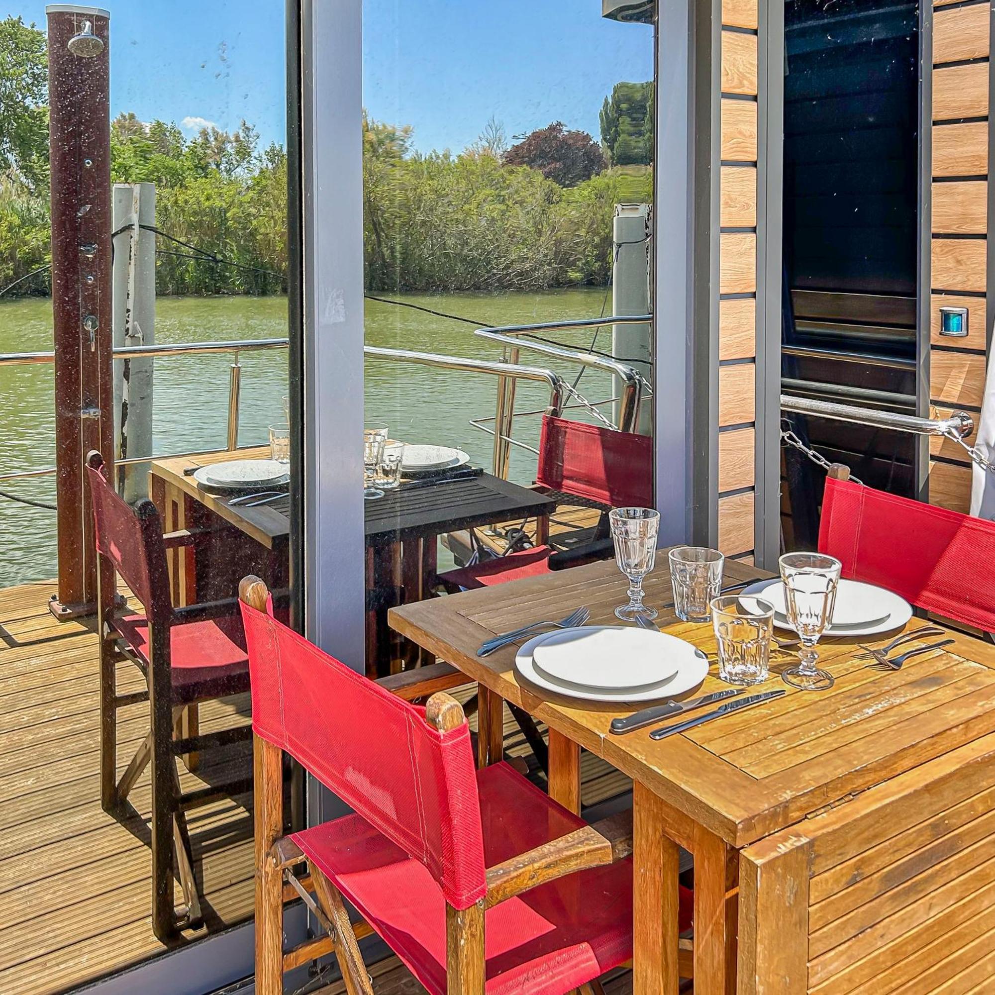 Bord Du Canal Du Rhone A Sete Sur "Cesar" Vauvert Bagian luar foto